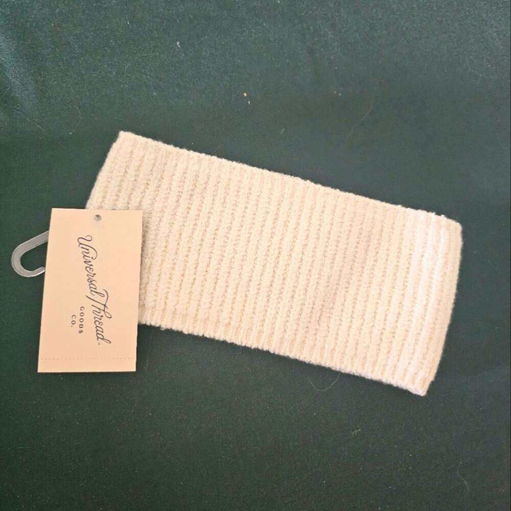 NWT Universal Threads Earwarmer